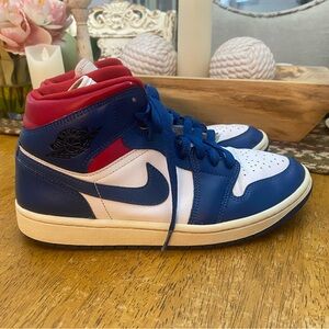 Jordan Nike Women's Air Jordan 1 Mid